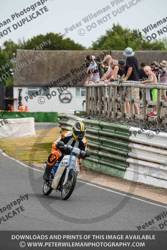 Vintage motorcycle club;eventdigitalimages;mallory park;mallory park trackday photographs;no limits trackdays;peter wileman photography;trackday digital images;trackday photos;vmcc festival 1000 bikes photographs